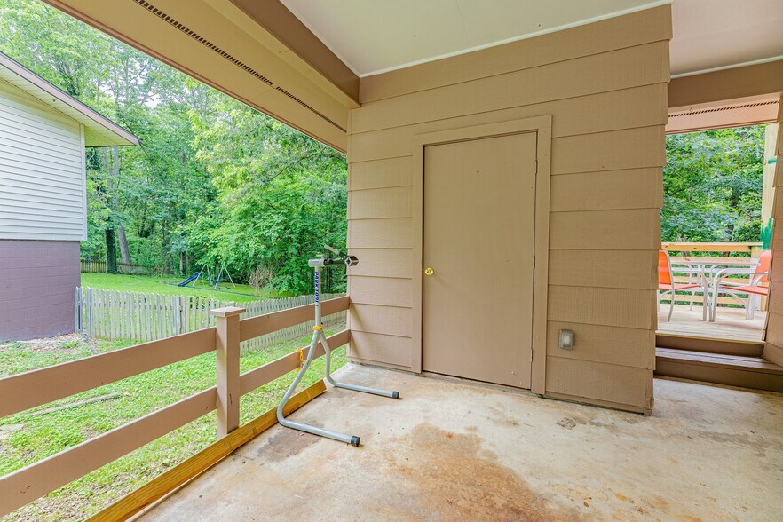 Building Photo - 19 Evesham Ln