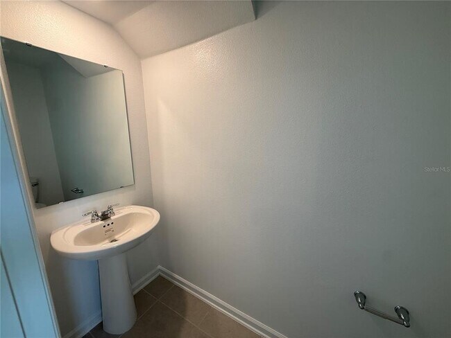 Building Photo - 2563 Skyline Lp