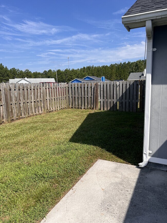 Building Photo - 105 Foxtrail Dr