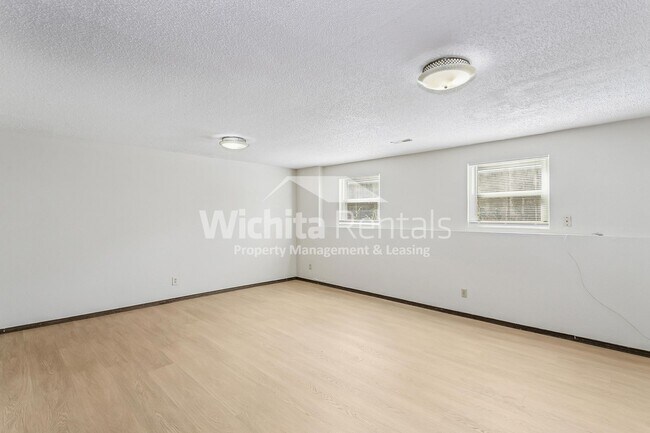 Building Photo - 2337 N Rutland Ct