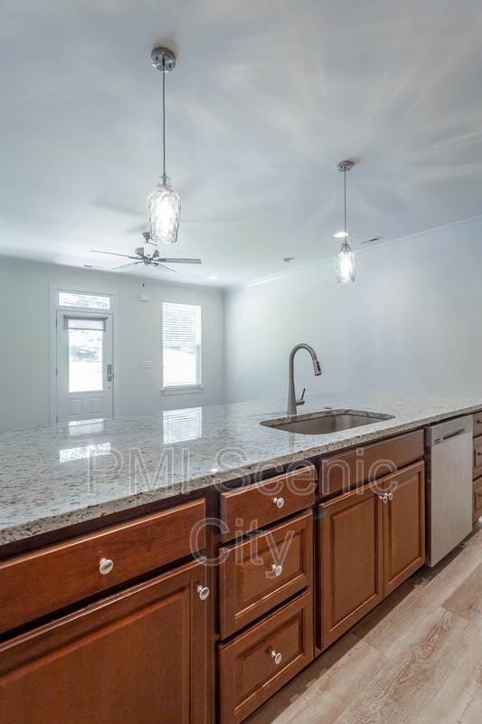 Building Photo - 1886 Young Rd SE