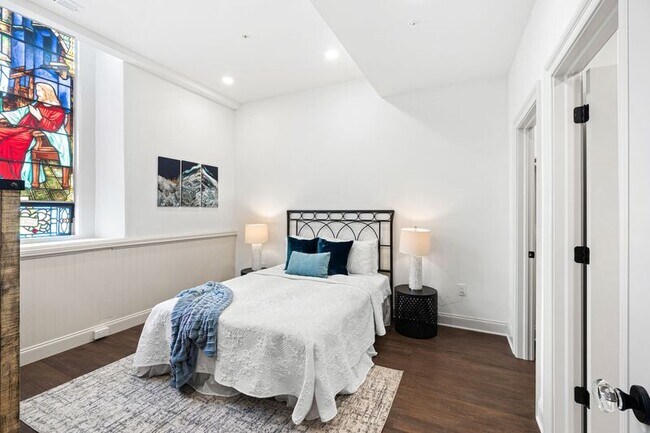 Building Photo - 401 Martin St