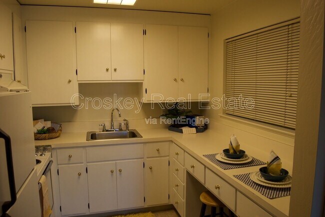 Building Photo - 1250 Escobar St