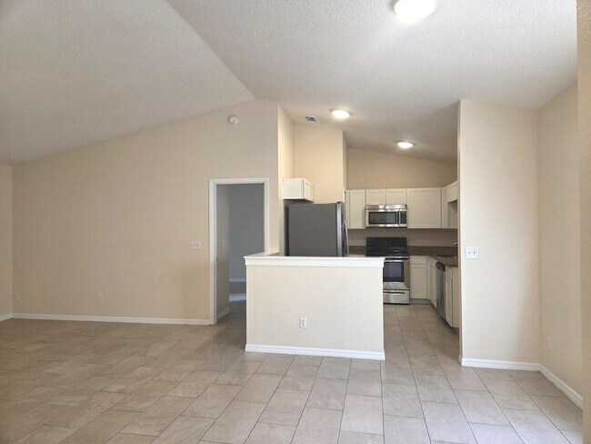 Building Photo - Cardinal Pines East