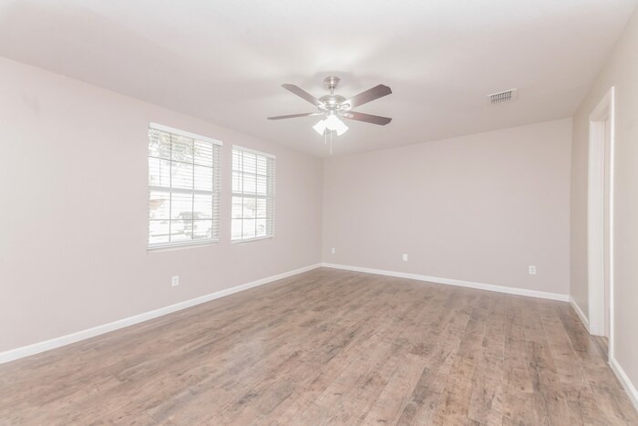 Building Photo - 1304 Cyprus Dr