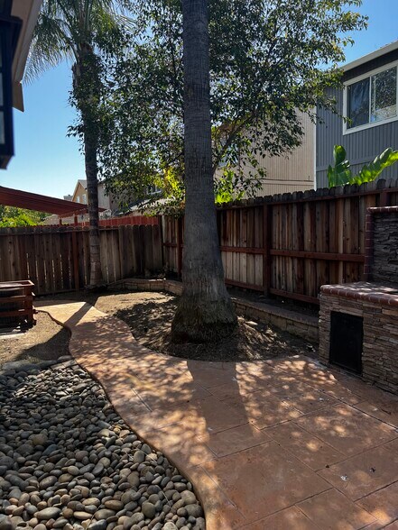 Building Photo - 2010 Falmoth Cir