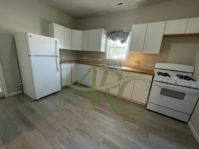 Building Photo - 1444 Cypress St