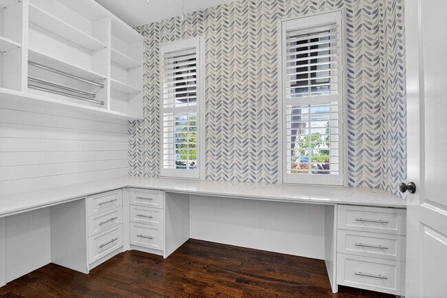 Building Photo - 200 NW 10th St