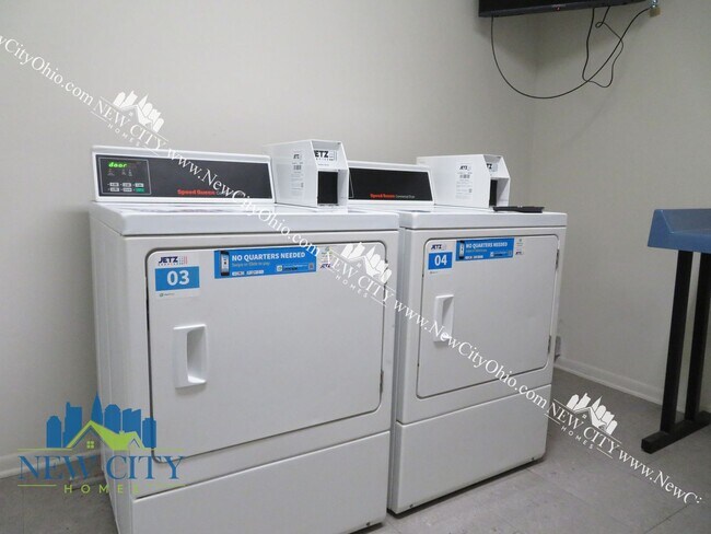 Building Photo - 2085 Building - New Rennovated 1 & 2 bedrooms starting at $989!