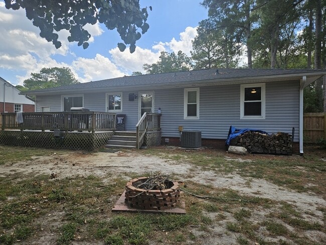 Building Photo - 1818 Cherokee Dr