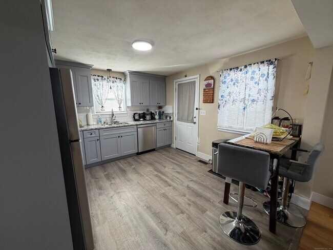 Building Photo - 128 Harlan St