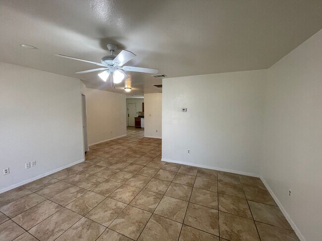 Building Photo - Dallas home over 1200 sqft!