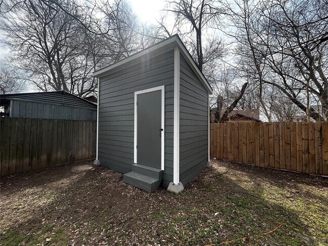 Building Photo - 5503 Burgundy Dr