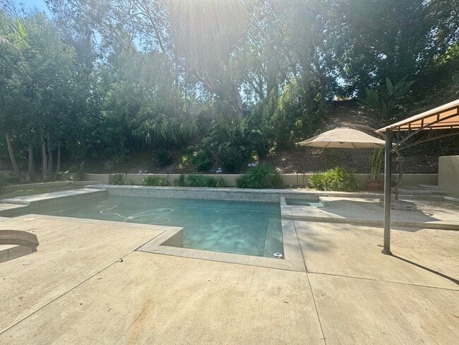 Building Photo - Resort Living in Mission Viejo! Beautiful,...