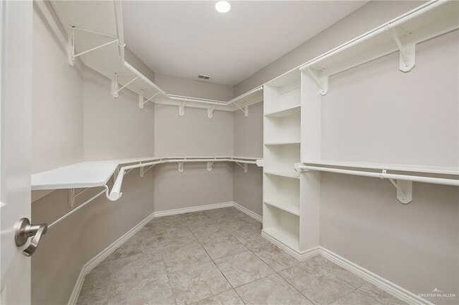 Building Photo - 5524 Xenops Ave