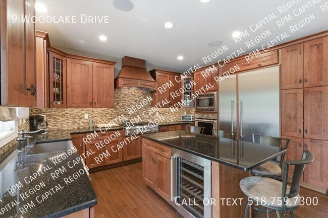 Building Photo - 9 Woodlake Dr