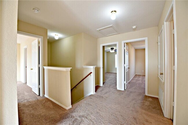 Building Photo - 105 Mesa Dr