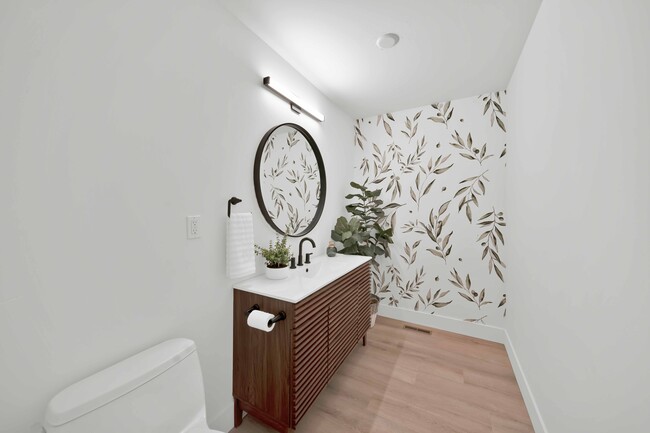 powder room - 945 Hallmark Dr