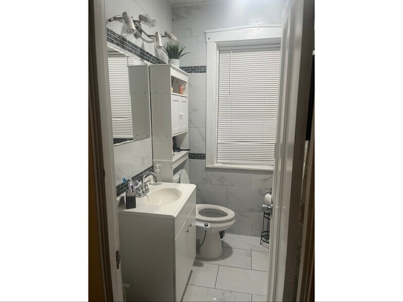 Building Photo - 3904 N Nora Ave