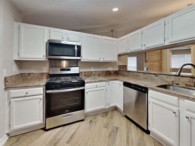 Building Photo - 3238 Lindenfield Dr