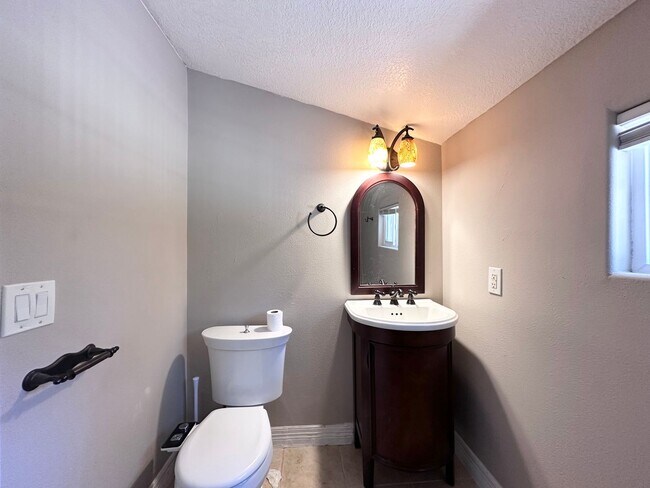 Building Photo - Gorgeous 3 Bed 2 Bath w/ Brand New Deck Patio Home in Cedar Hills! MOVE IN SPECIAL!