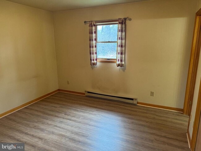 Building Photo - 60 Edgelea Dr