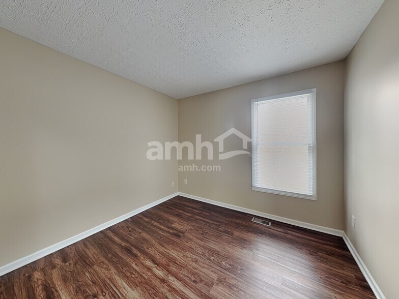 Building Photo - 2855 Southfield Village Dr