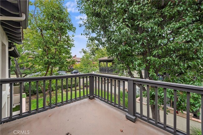 Building Photo - 57 Vía Ermitas