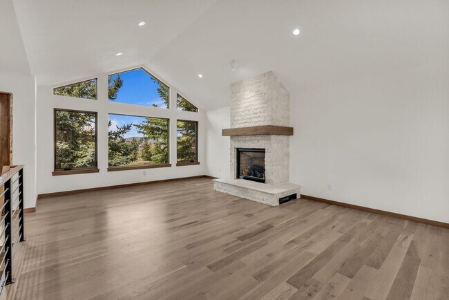 Building Photo - Pinebrook Luxury Remodeled Home