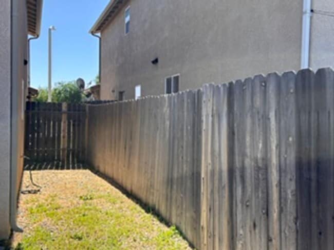 Building Photo - Charming 2-Story Home in a Convenient Tehachapi Location