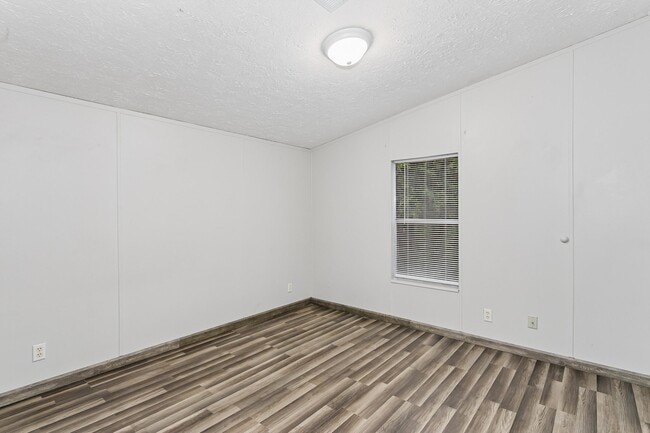 Building Photo - 223 Ajax Dr NW