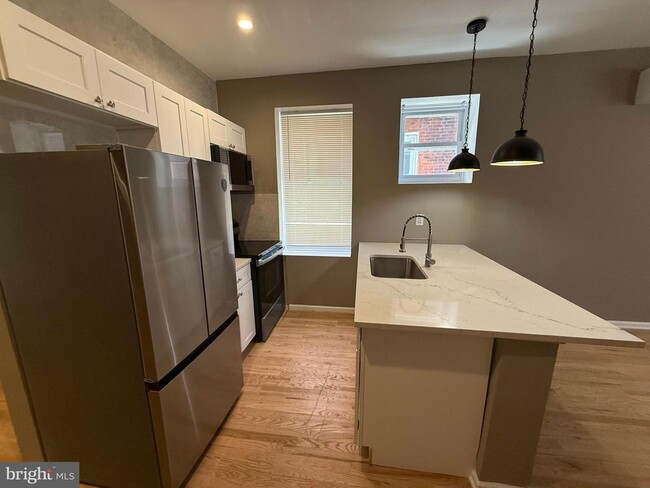 Building Photo - 5618 Cedar Ave