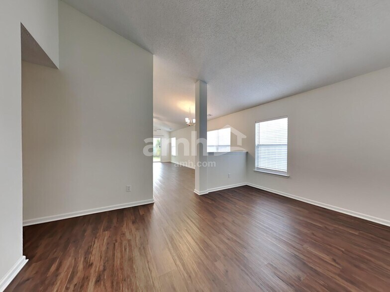 Building Photo - 114 Blue Jasmine Ln