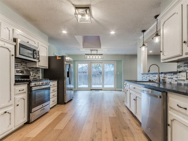 Building Photo - 1428 Cinderella Ave