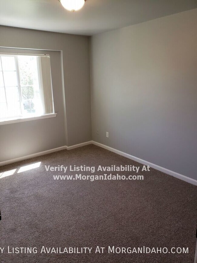 Building Photo - 10096 W Garverdale Ln