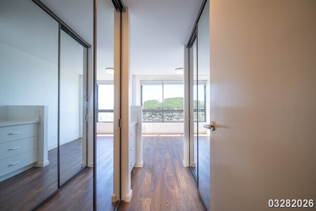 Building Photo - Convenient Honolulu Living – 1 Bedroom with Stunning Views!