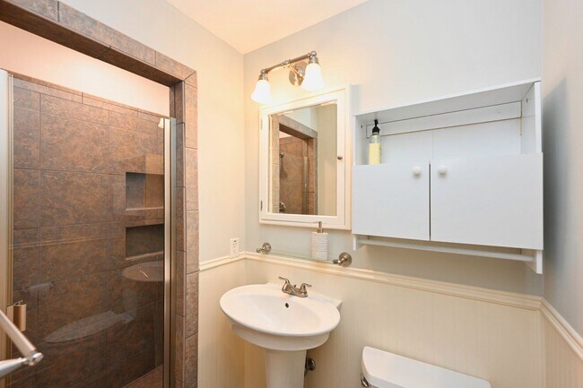 Building Photo - **RARE BRENTWOOD FIND, A MASTERCLASS IN ELEGANT SOUTHERN DESIGN**