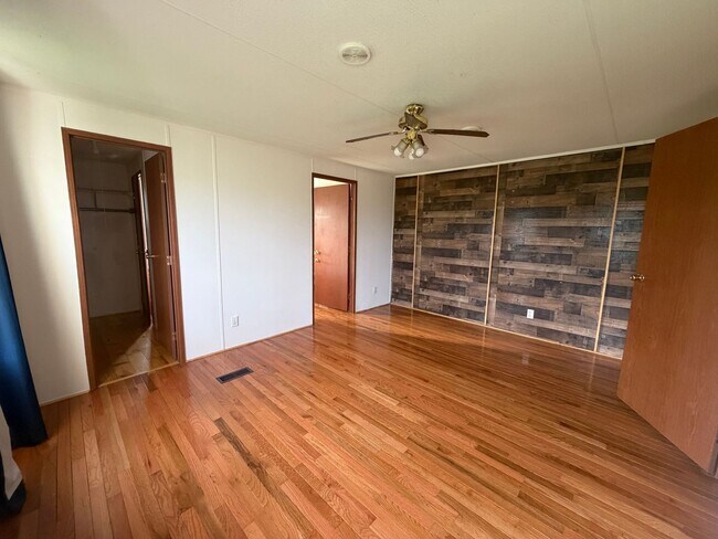 Building Photo - FOR RENT IN BREAUX BRIDGE!