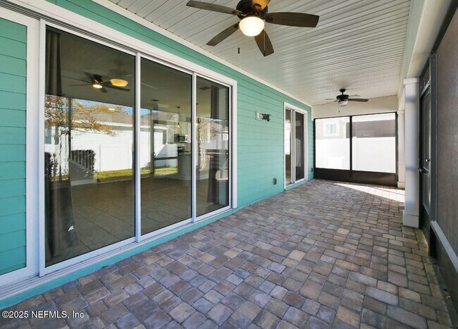 Building Photo - 135 Park Lake Dr