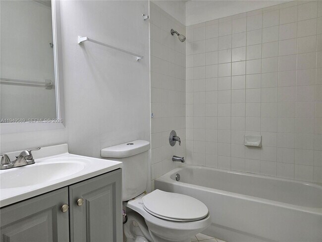 Building Photo - 2911 SE 13th Ave