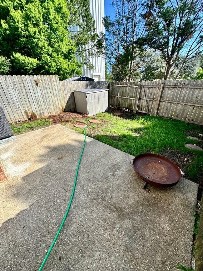 Building Photo - THE LAKES