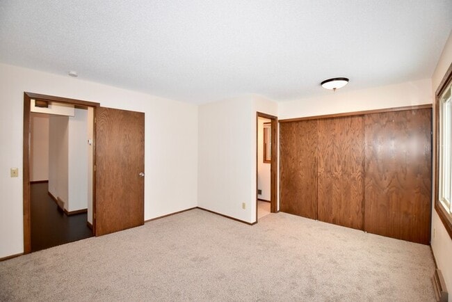 Building Photo - Available November 1st - updated 3 bed, 2....
