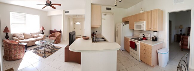 Building Photo - Available 2BR+Den/2BA/1CG 1st Floor Condo