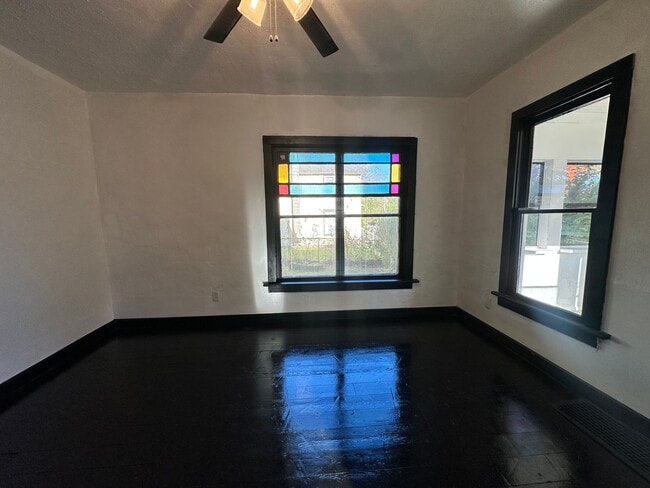Building Photo - Three Bedroom House in Battle Creek