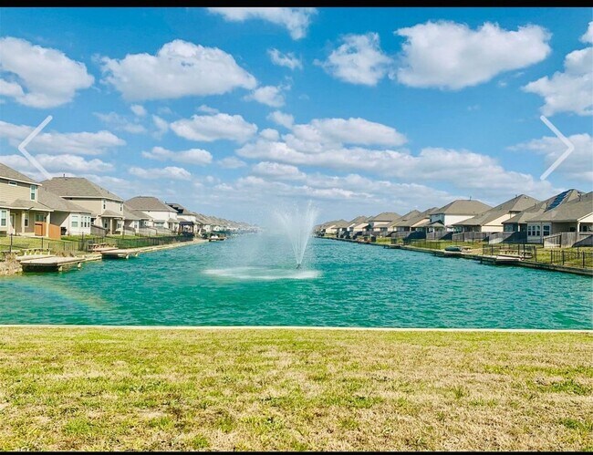 Primary Photo - Stunning Lake View 4BR Single Family Home ...