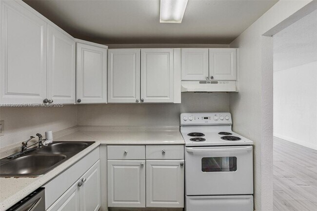 Building Photo - 4900 NW 79th Ave