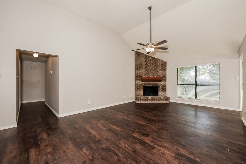 Building Photo - 3309 Creekwood Ln
