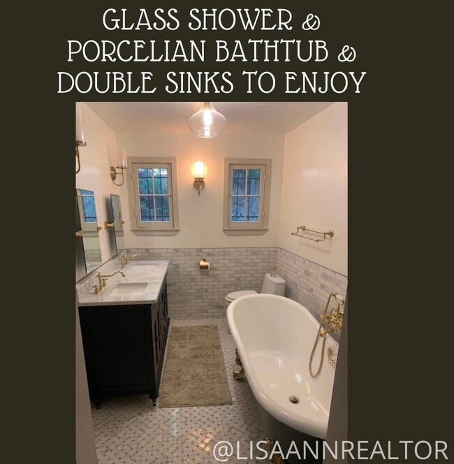 Building Photo - 2568 N Beachwood Dr