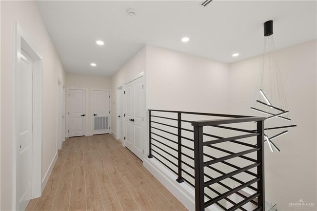 Building Photo - 19 S K Center St