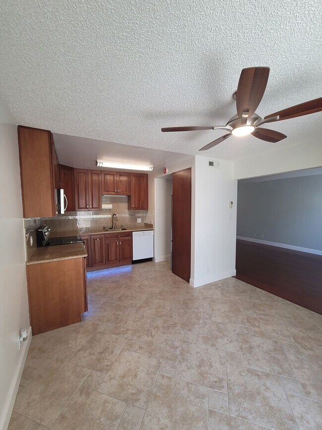 Building Photo - Charming 2-Bed, 1.5-Bath Concord Condo wit...